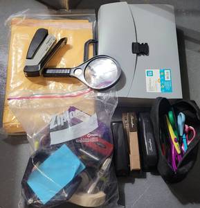 lot 186 image: LOT OF OFFICE SUPPLIES AS SHOWN.