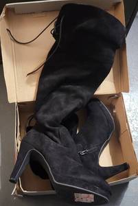 lot 189 image: UNLISTED KENNETH COLE BOOTS IN BOX AS SHOWN.