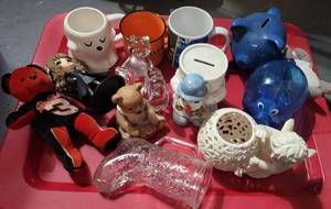 lot 200 image: LOT OF HOME DECOR AS SHOWN.
