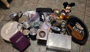 lot 212 image: LOT OF MISCELLANEOUS ITEMS AS SHOWN.