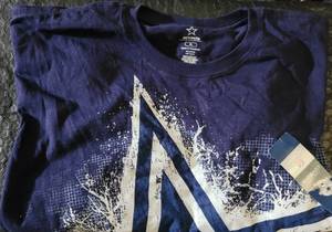 lot 214 image: NEW DALLAS COWBOYS T-SHIRT WITH TAGS AS SHOWN.
